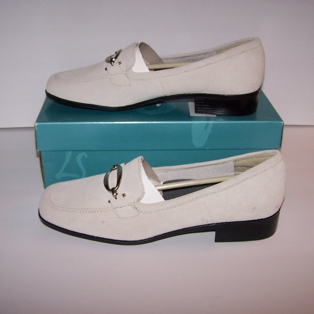 Life Stride Suede Loafers Size 9.5 M Cottonwood